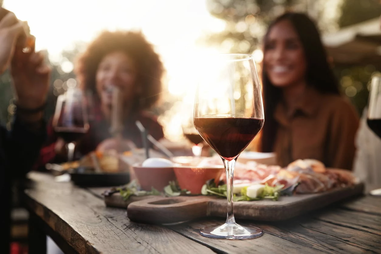 A group of people eating and drinking at a restaurant.